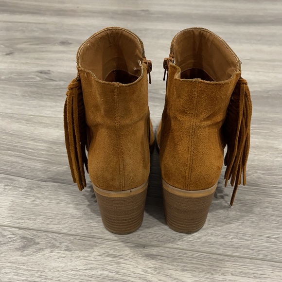 Reaction - Picture 2 of 6